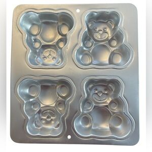 Vtg Four Teddy Bears Aluminum Cake Pan #2105-9437 circa 1991 by Wilton Bakeware